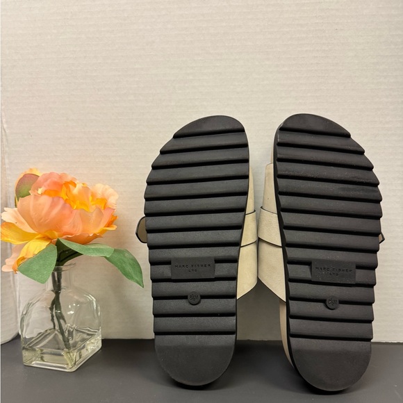 Marc Fisher Ltd Buckle Sandals 8 1/2 M Taupe - Picture 11 of 14